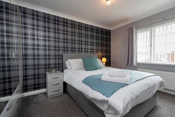3 bedrooms, iron/ironing board, bed sheets - Park Green - Spacious 3 Bedroom House (Billingham)