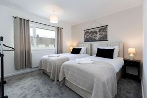 3 chambres, fer et planche à repasser, draps fournis