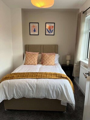 3 soverom, strykejern/-brett, wi-fi og sengetøy