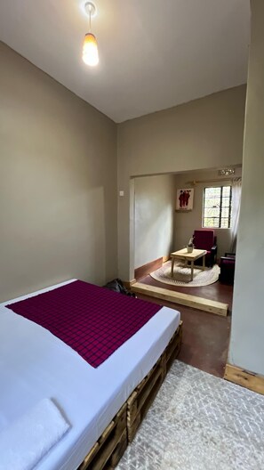 Dobbeltrom, fjellutsikt | Safe på rommet, skrivebord og skrivebord for bærbar PC