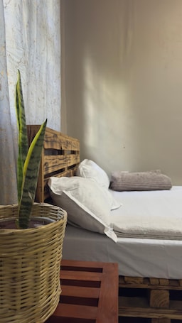 Caja de seguridad en la habitación y escritorio