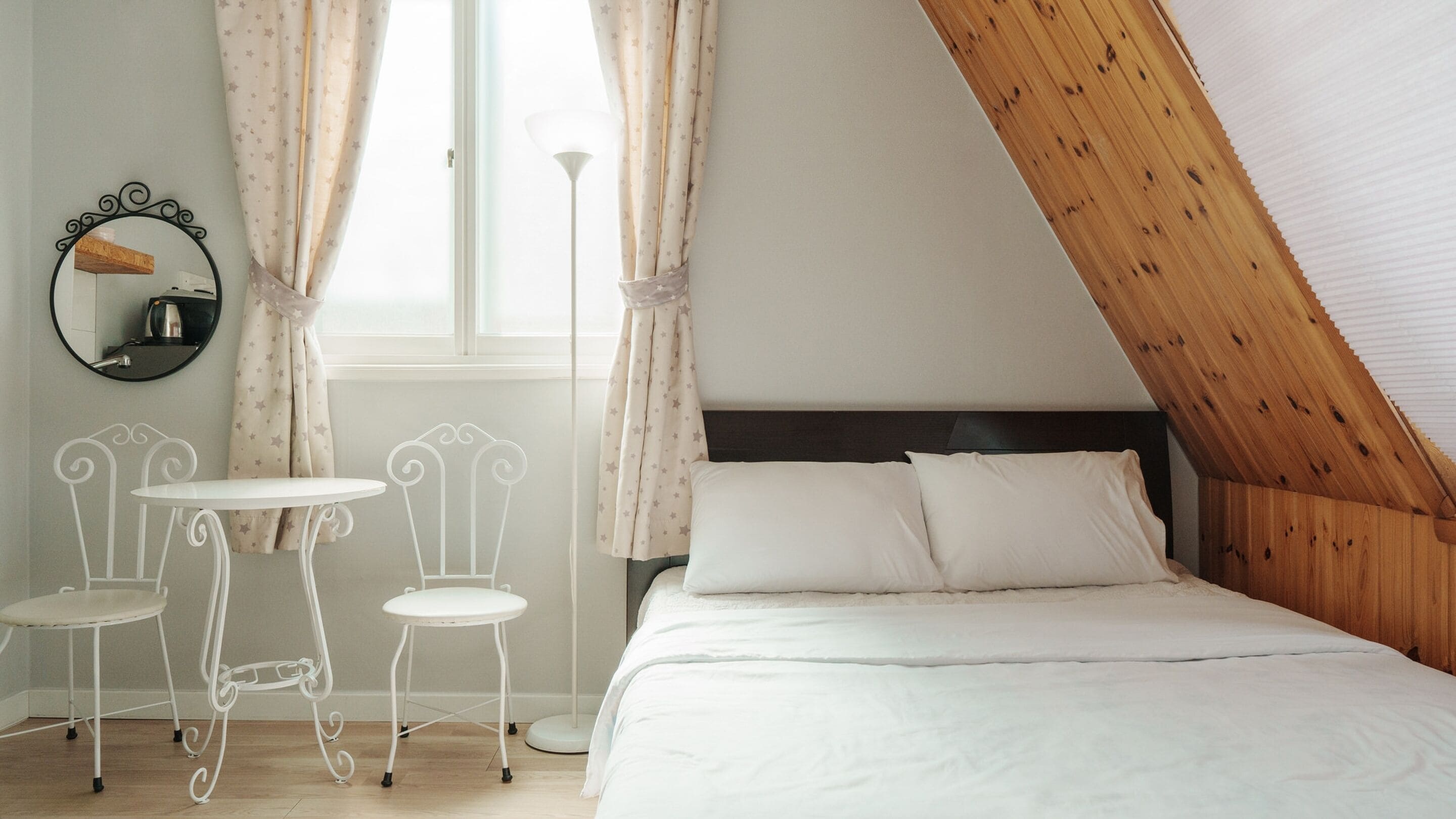 Quarto básico, 1 quarto (SWEET ROOM 402) | 1 quarto, Wi-Fi de cortesia