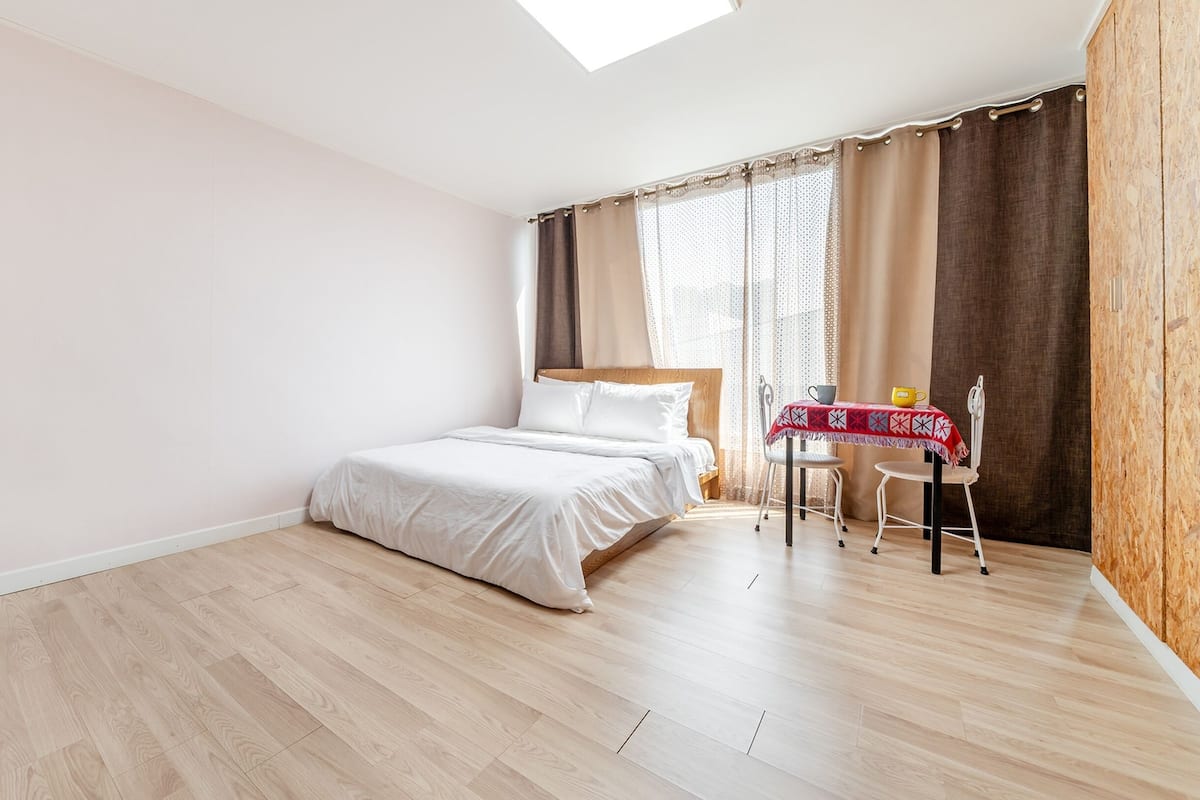 Basic Room, 1 Bedroom (PREMIUM 303) | 1 bedroom, free WiFi