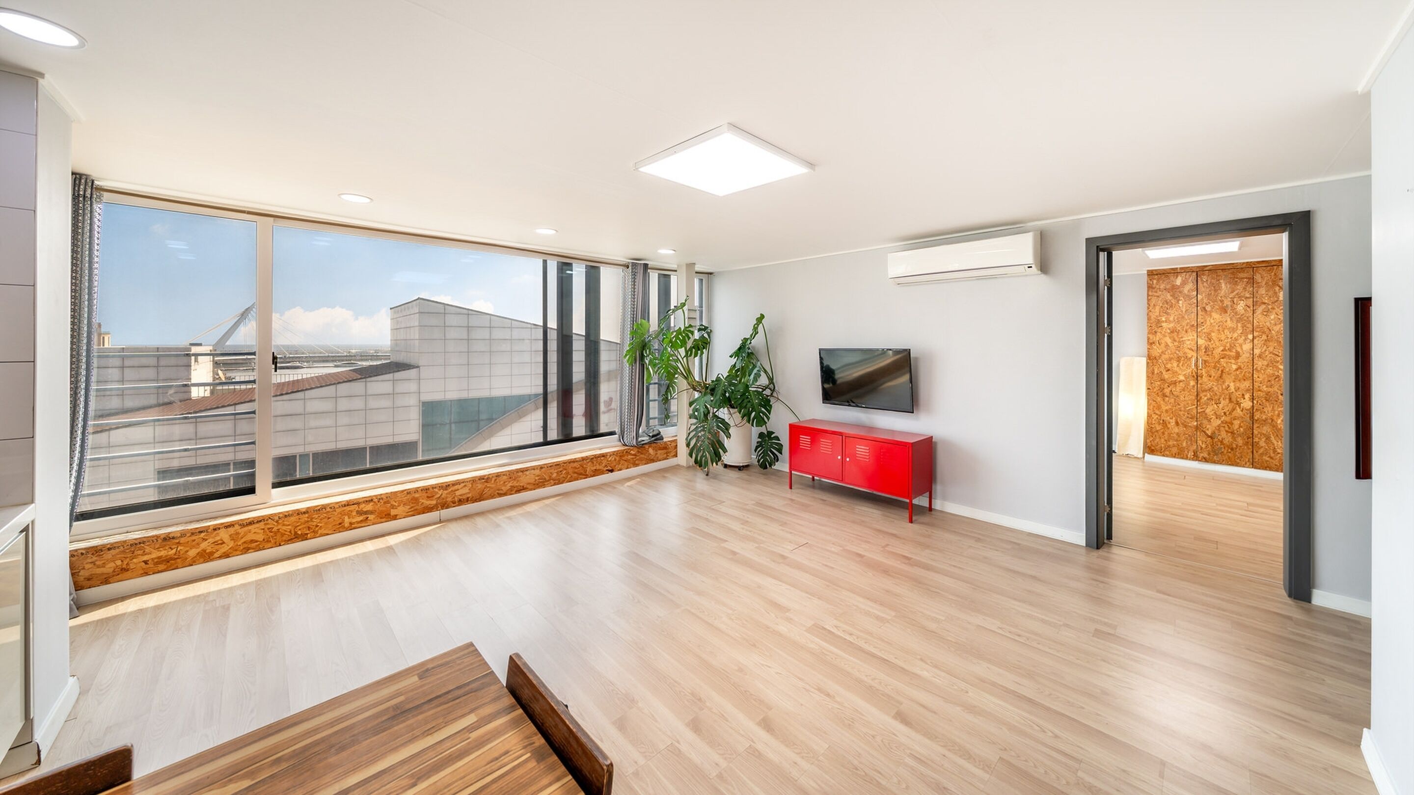 Basic Room, 1 Bedroom (LUXURY ROOM 401) | 1 bedroom, WiFi (free)