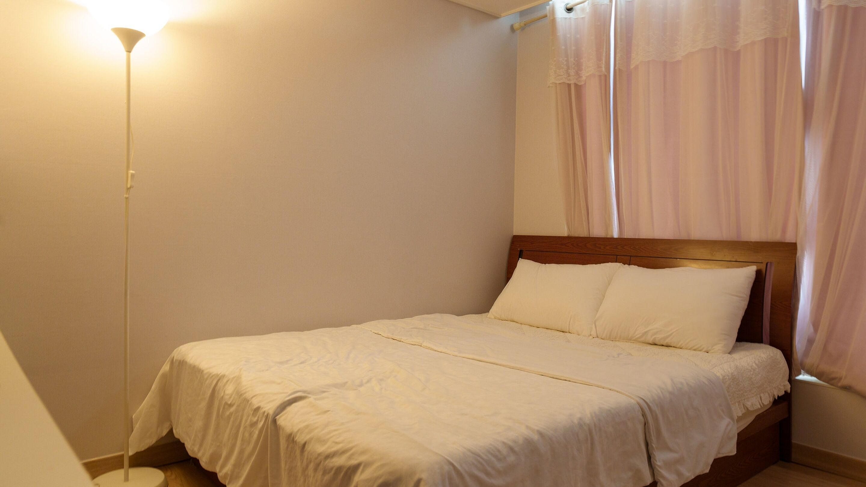 Quarto básico, 1 quarto (HONEY ROOM 202) | 1 quarto, Wi-Fi de cortesia