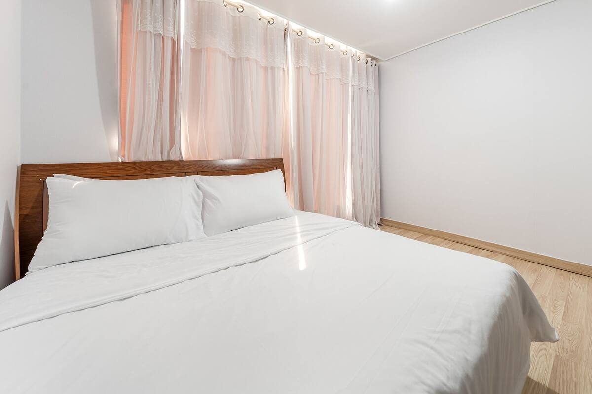 Basic Room, 1 Bedroom (HONEY ROOM 202) | 1 bedroom, free WiFi