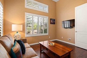 TV, offices - Stunning Home with Private Pool & Fire Pit on the (Cornville)
