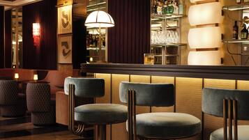 Cocktail bar