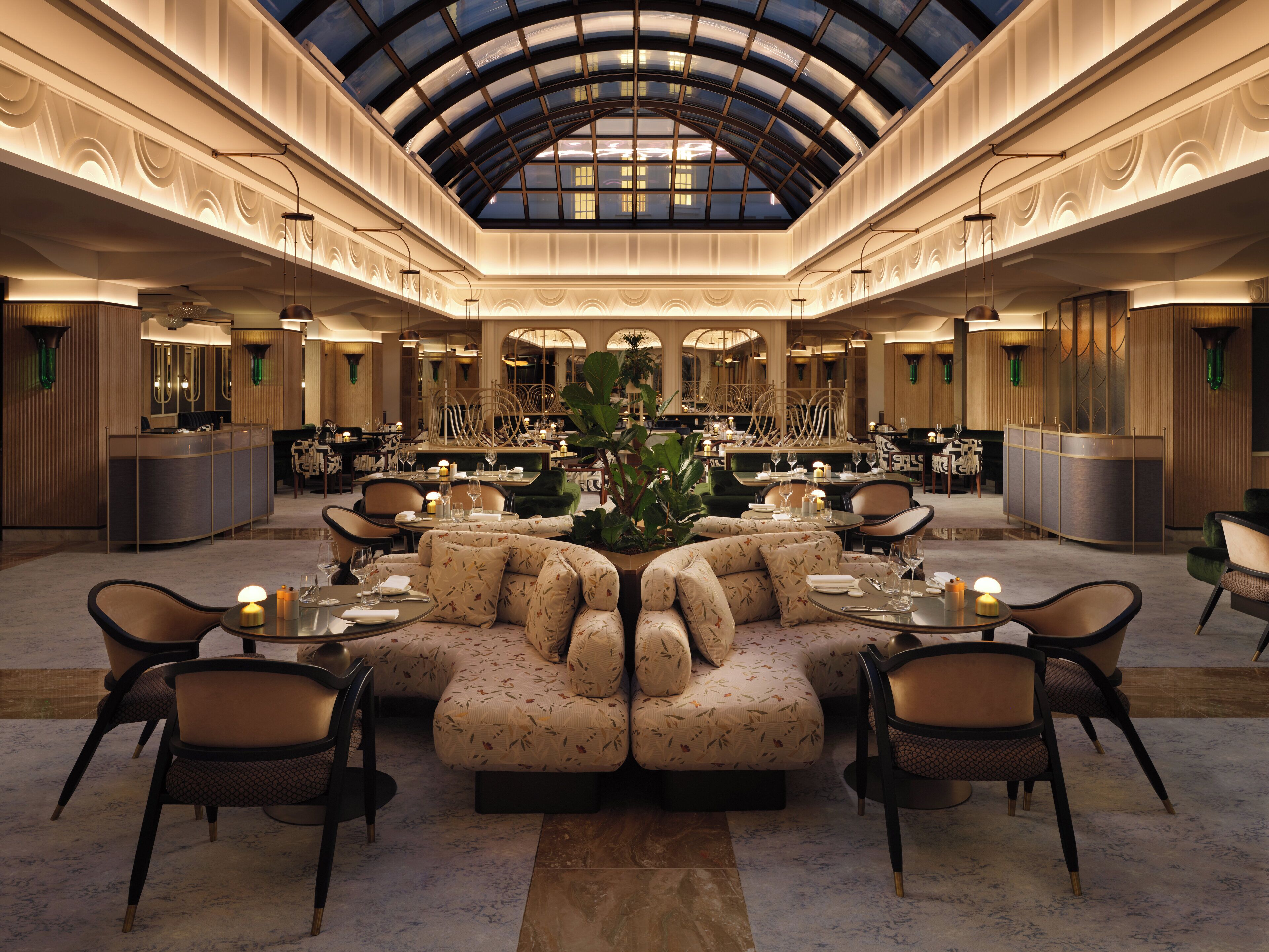 2 restaurants; breakfast, lunch and dinner served 