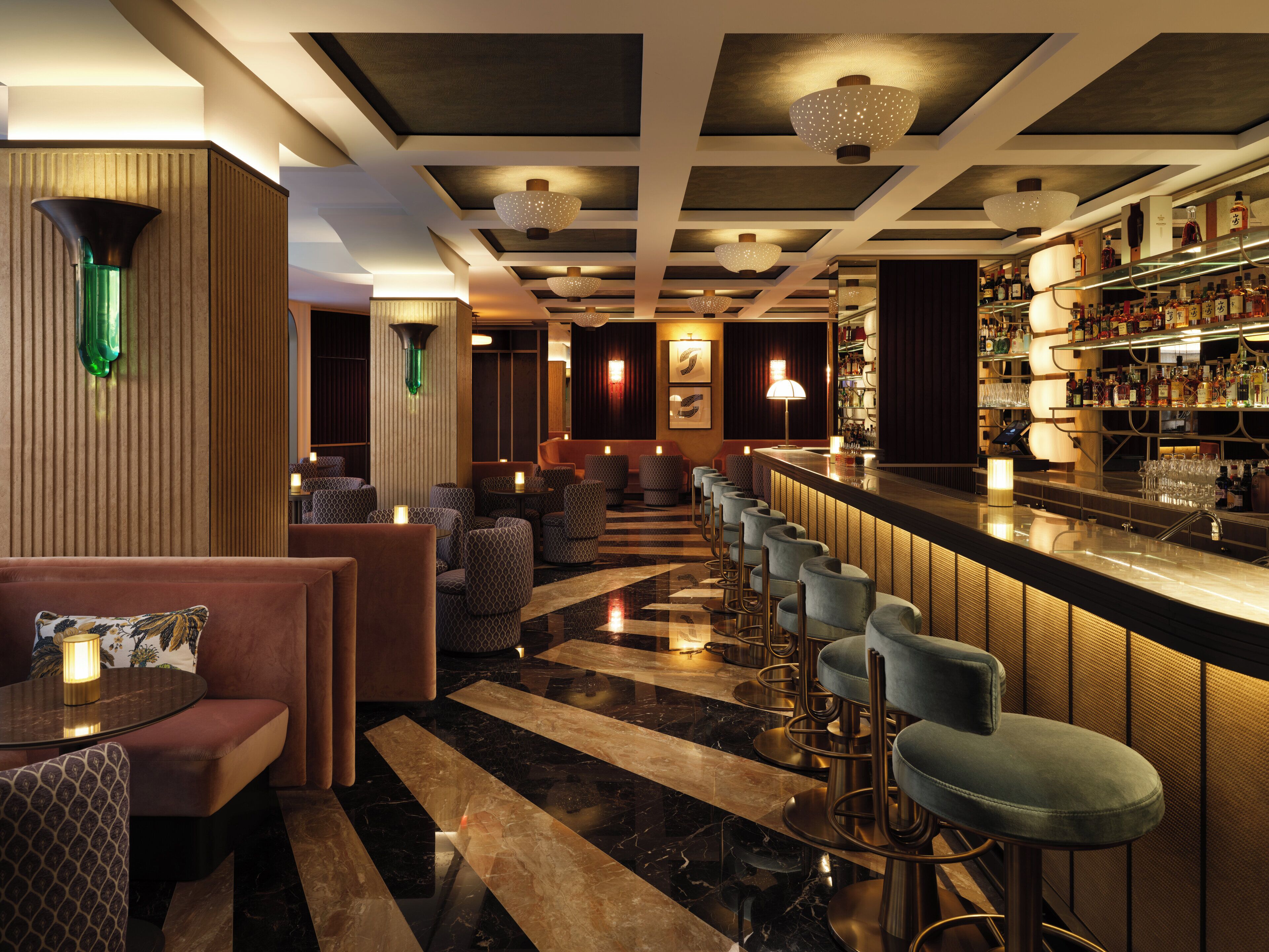 Cocktail bar