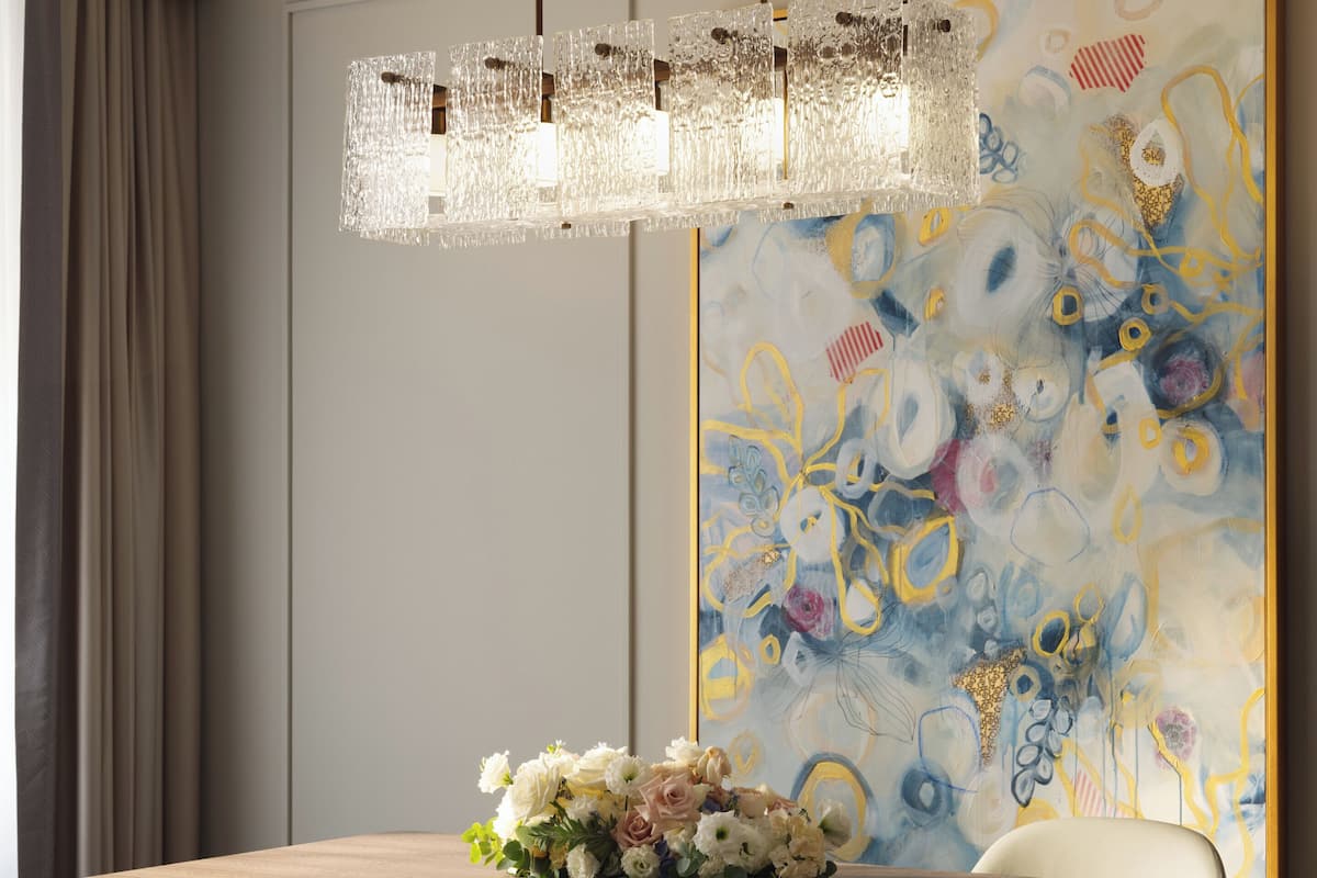 Premier suite | Luxe beddengoed, een minibar, een kluis op de kamer, een bureau