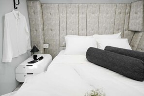 Free WiFi - The Daydream Bus Hideaway by Sea N' Rent (Gesher HaZiv)