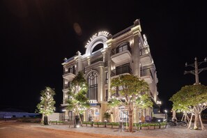 Fachada de la propiedad