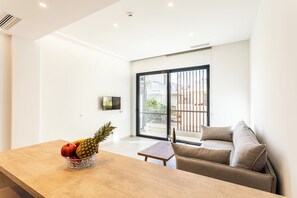 Télévision à écran plat de 34 pouces avec chaînes par câble