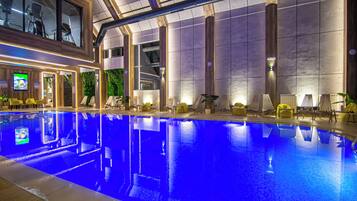 Indoor spa tub