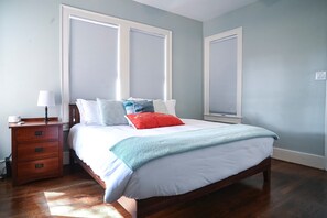 3 bedrooms, desk, iron/ironing board, travel crib