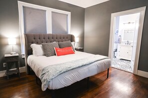 4 chambres, bureau, fer et planche à repasser, lit parapluie