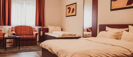 Meja kerja, kedap suara, dan Wi-Fi gratis