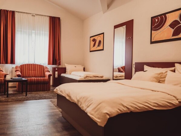 書桌、隔音、免費無線上網