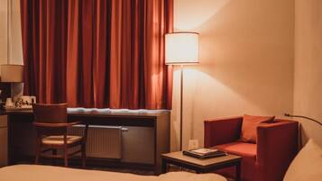 Desk, soundproofing, free WiFi