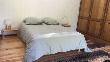 1 quarto, ferros/tĂĄbuas de passar roupa, Wi-Fi de cortesia