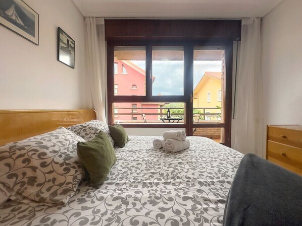 2 chambres, fer et planche à repasser, draps fournis