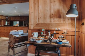 Free daily buffet breakfast  - Hotel Maloja Kulm (Maloja)