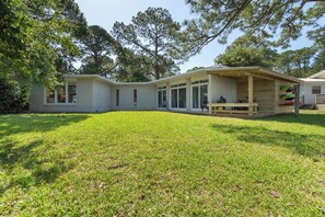 Exterior - Bayfront Home on the East End with Deep Water Access - MONTHLY RENTALS WELCOME (Dauphin Island)