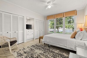 Tabla de planchar con plancha, wifi gratis y ropa de cama 