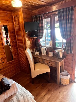 Cabin | 1 bedroom, bed sheets - Double Room, Crianlarich, whw (Crianlarich)