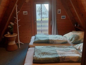 2 bedrooms, travel crib, free WiFi