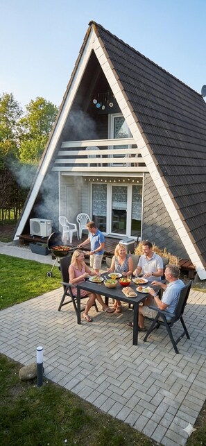 Outdoor dining - Vacation home Bannos Kajüte Ferienpark Butjadingen Fedderwardersiel near the beach (Butjadingen)