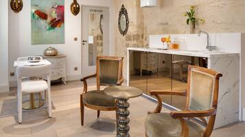 Jean XXII Apartment Suite Spa & Fitness | Coin séjour | TV connectée, tablette numérique, Netflix, films à la carte