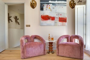 CLEMENT VI Spa & Fitness | Zona de estar | Una Smart TV, una tableta, Netflix, películas de pago