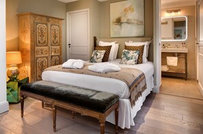 Jean XXII Apartment Suite Spa & Fitness | Sengetøy i egyptisk bomull, sengetøy av topp kvalitet og safe på rommet