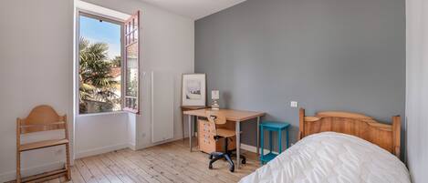 3 bedrooms, iron/ironing board, free WiFi