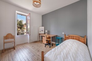 3 室のベッドルーム、アイロン / アイロン台、WiFi (無料)