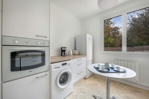 Fridge, microwave, oven, dishwasher - 20 m from sea - Terrace - Flat for 6 (Pornic)