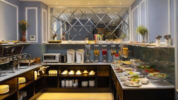 Free daily buffet breakfast