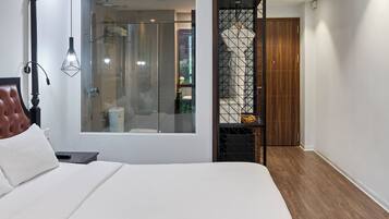 Quarto casal sênior, 1 quarto, vista para a cidade | Ferros/tábuas de passar roupa, Wi-Fi de cortesia