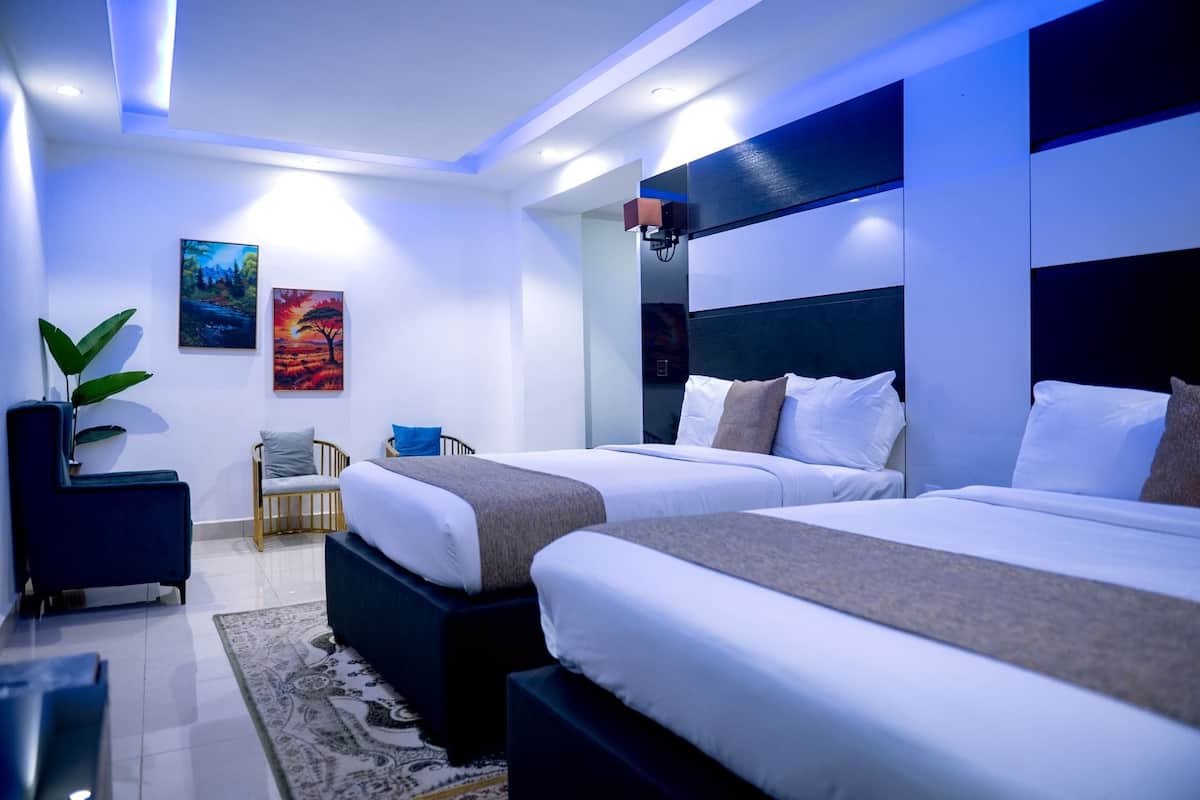 Deluxe kamer, 1 twee- of 2 eenpersoonsbedden | 1 slaapkamer, een kluis op de kamer, een bureau, een laptopwerkplek