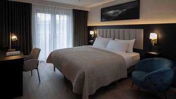 Deluxe Double Room | Hypo-allergenic bedding, desk, laptop workspace, iron/ironing board