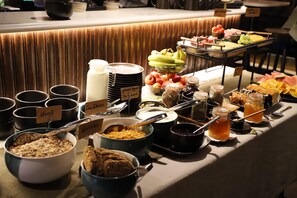 Her gün ücretsiz kontinental kahvaltı