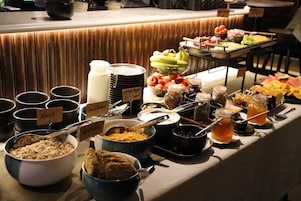 Desayuno continental gratuito y diario