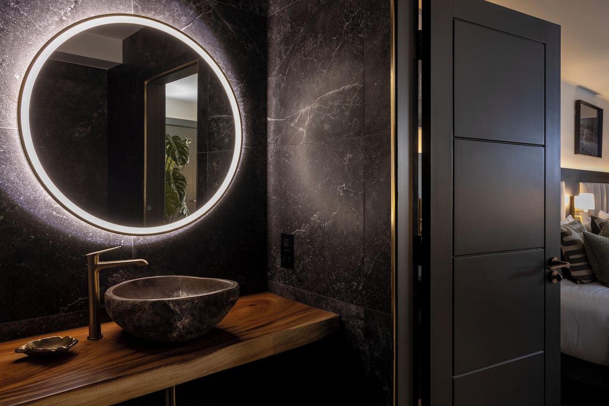 Suite Luxury, vista montagna | Bagno | Asciugacapelli, asciugamani, sapone, shampoo