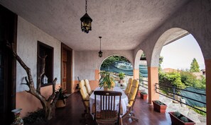 Economy appartement, uitzicht op meer | Terras