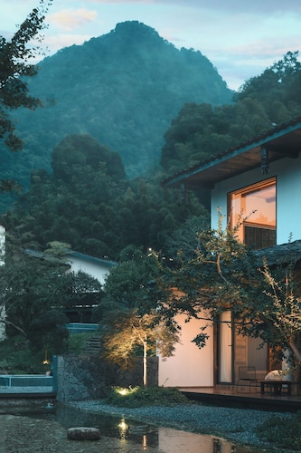 峨眉山荷堂云羲汤泉民宿