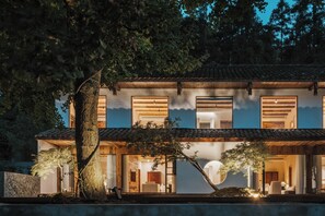 Front of property - Emeishan Hetang Yunqi Tangquan Homestay (Leshan)