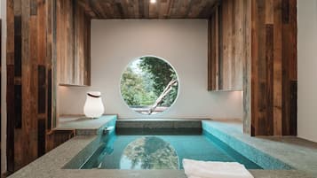Habitación doble clásica, vista a la montaña | Baño | Pantuflas