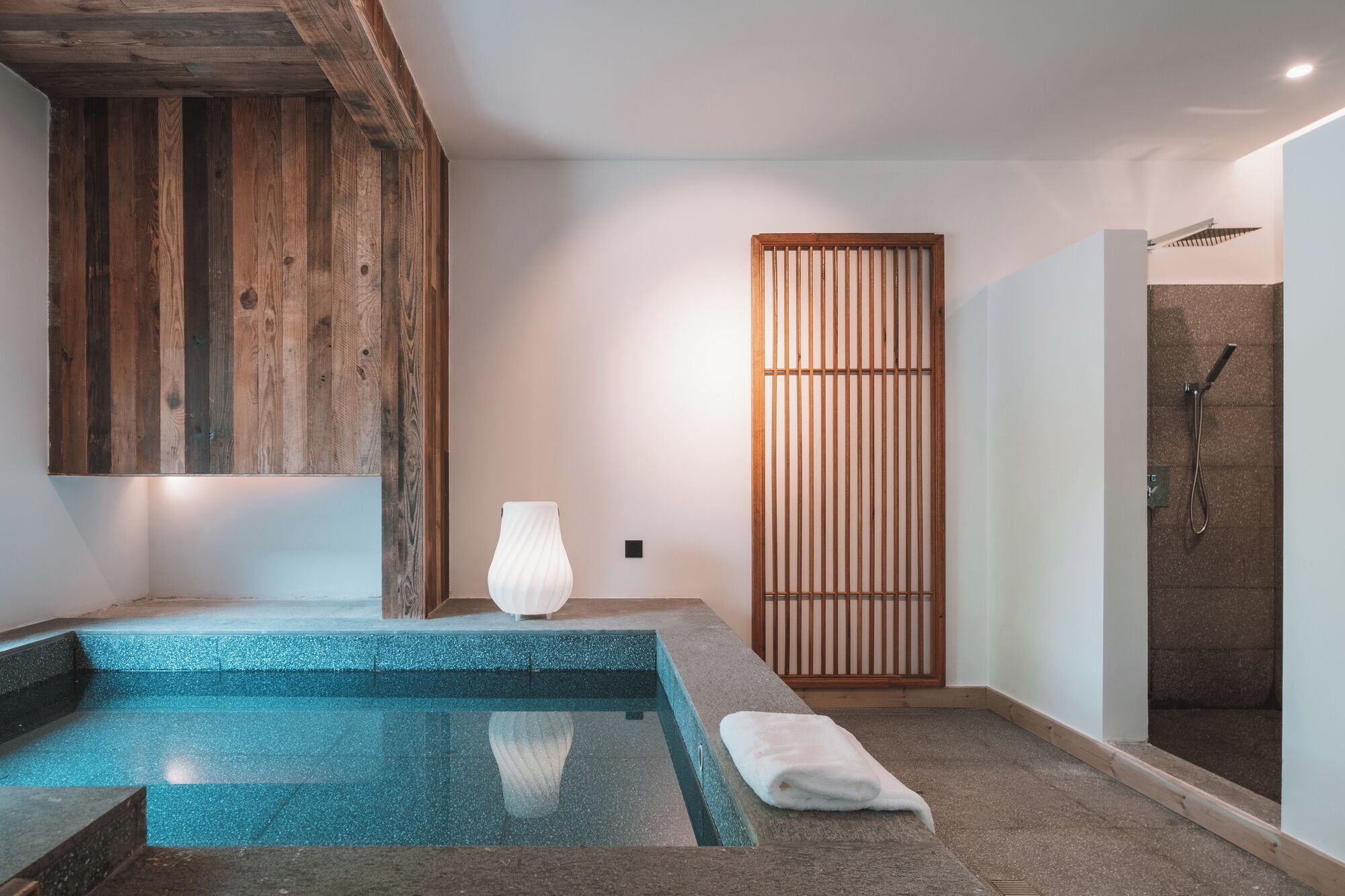 클래식 더블룸, 산 전망 | 암막 커튼, 다리미/다리미판, 무료 WiFi